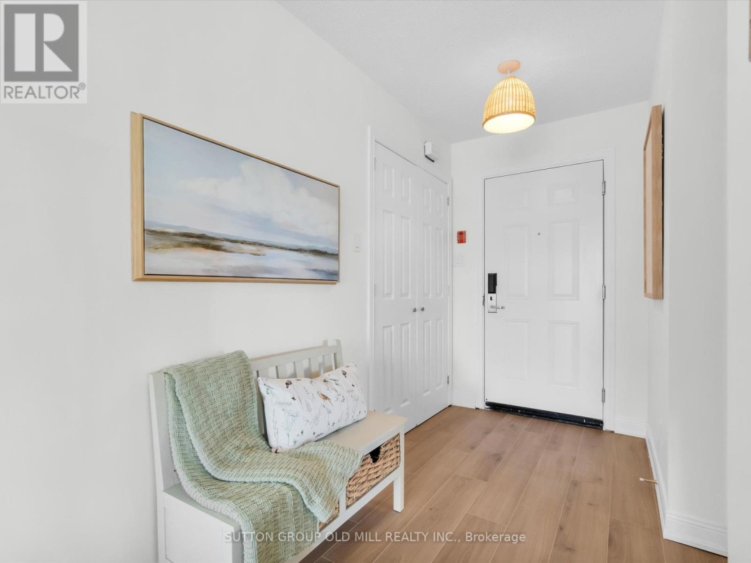 203 26 Deerhurst Drive, Peninsula Lake