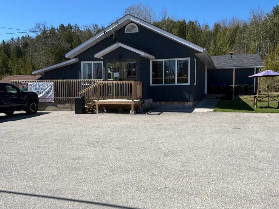 14458 12 Road, Tay