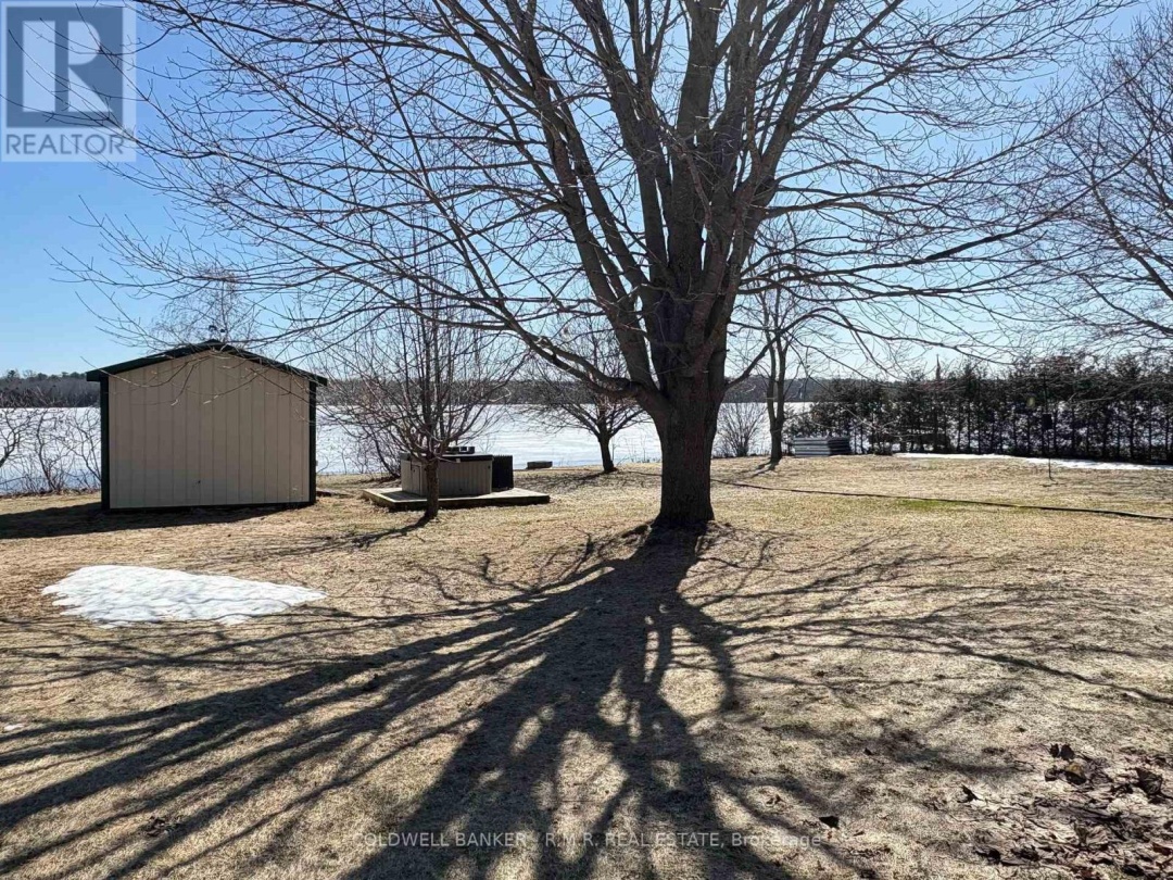 84 Pinewood Boulevard, Canal Lake