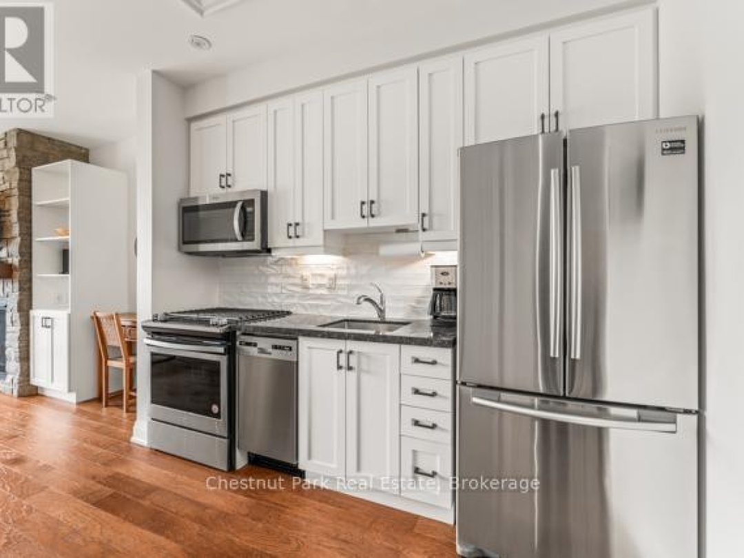 B#206 - 1869 MUSKOKA ROAD 118 HIGHWAY W, 