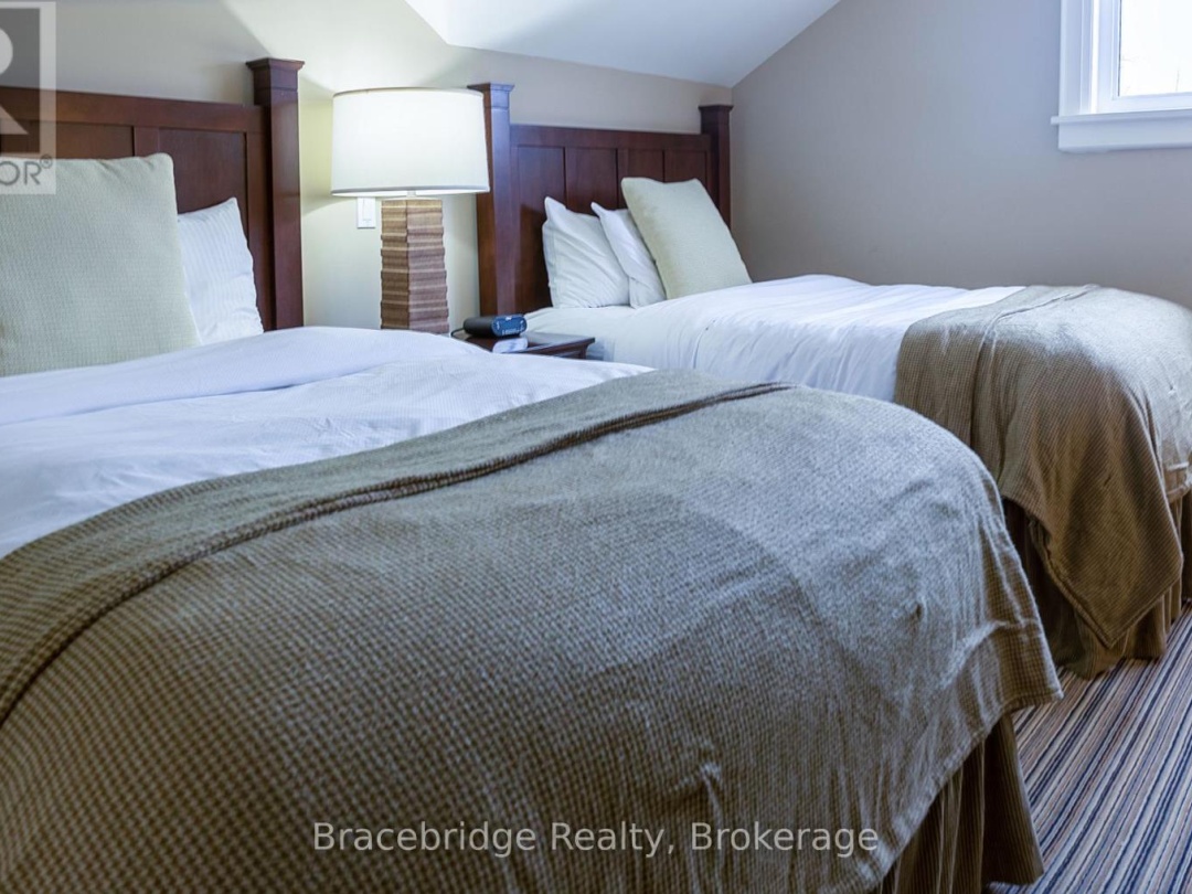G104-D2 - 1869 MUSKOKA ROAD 118 HIGHWAY W, 