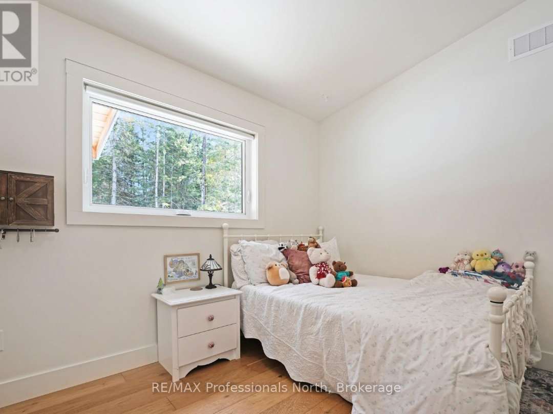 1086 STOTHART CREEK ROAD, 