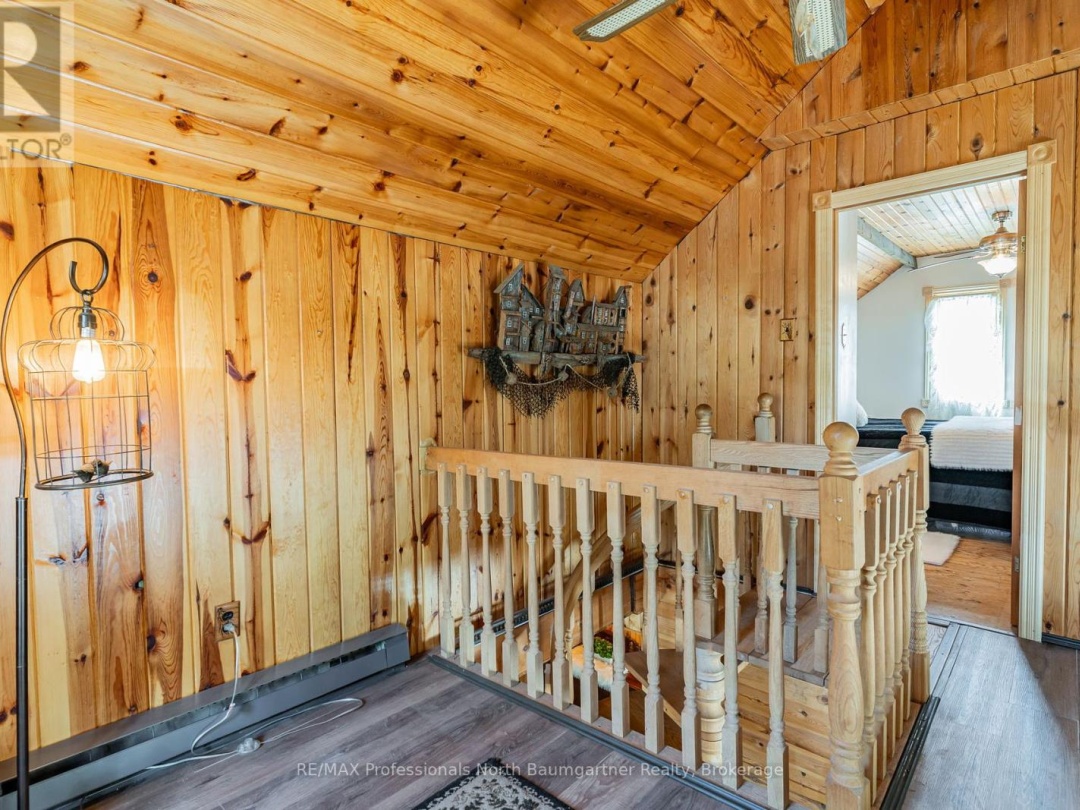 1065 Cloverleaf Road, Kennisis Lake