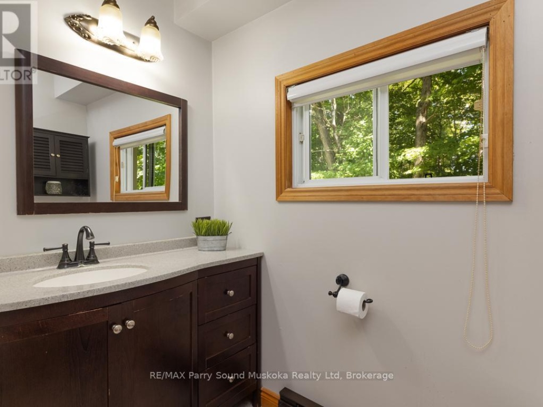7 Blackstone Lake Road, Blackstone Lake
