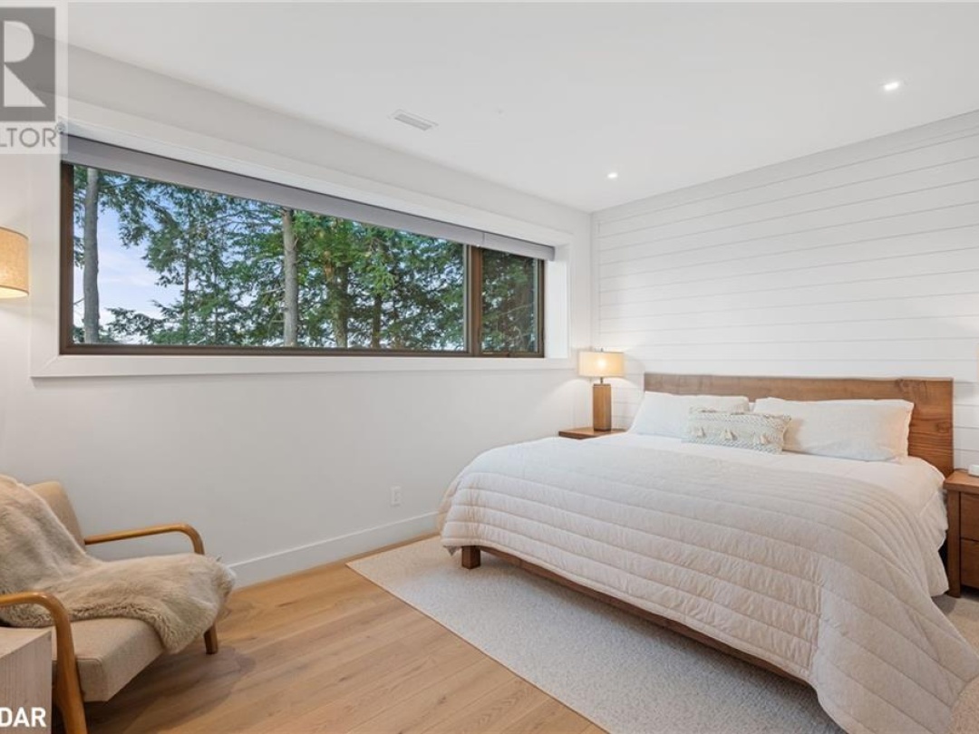 124 CLAREN CRESCENT Crescent, 