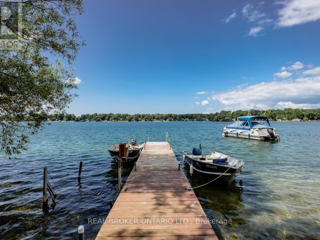 70 Ivy Lane, Lake Simcoe