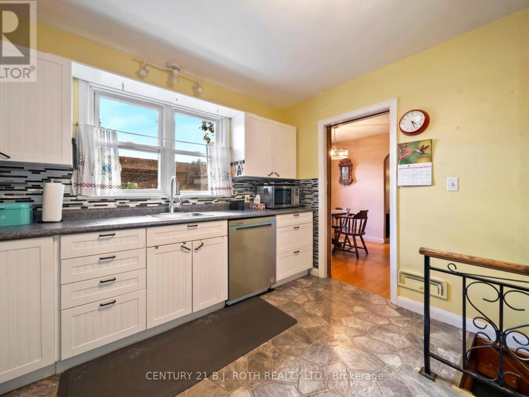 392 BAYVIEW PARKWAY, 