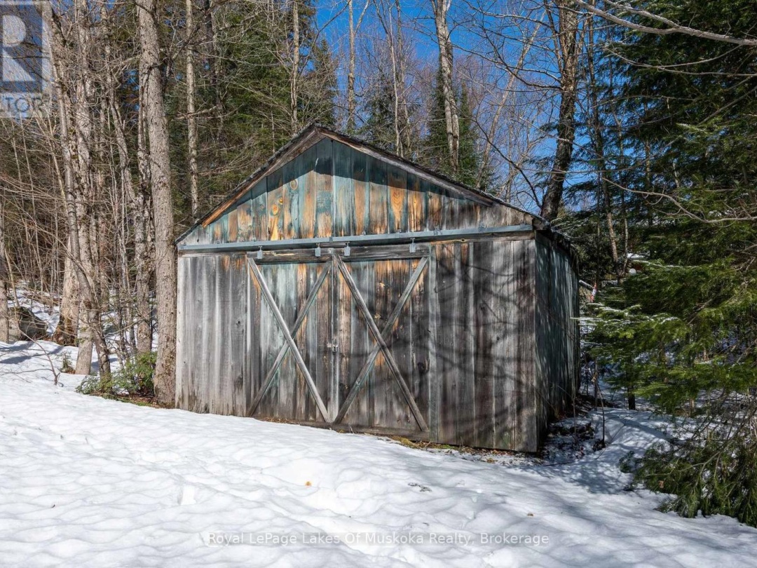 1420 Limberlost Road, Pell Lake
