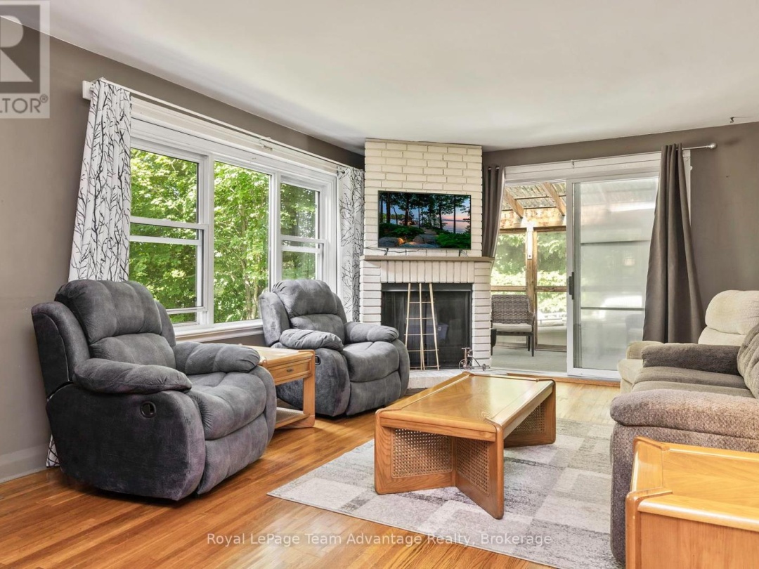 9 WOODS LANE, 
