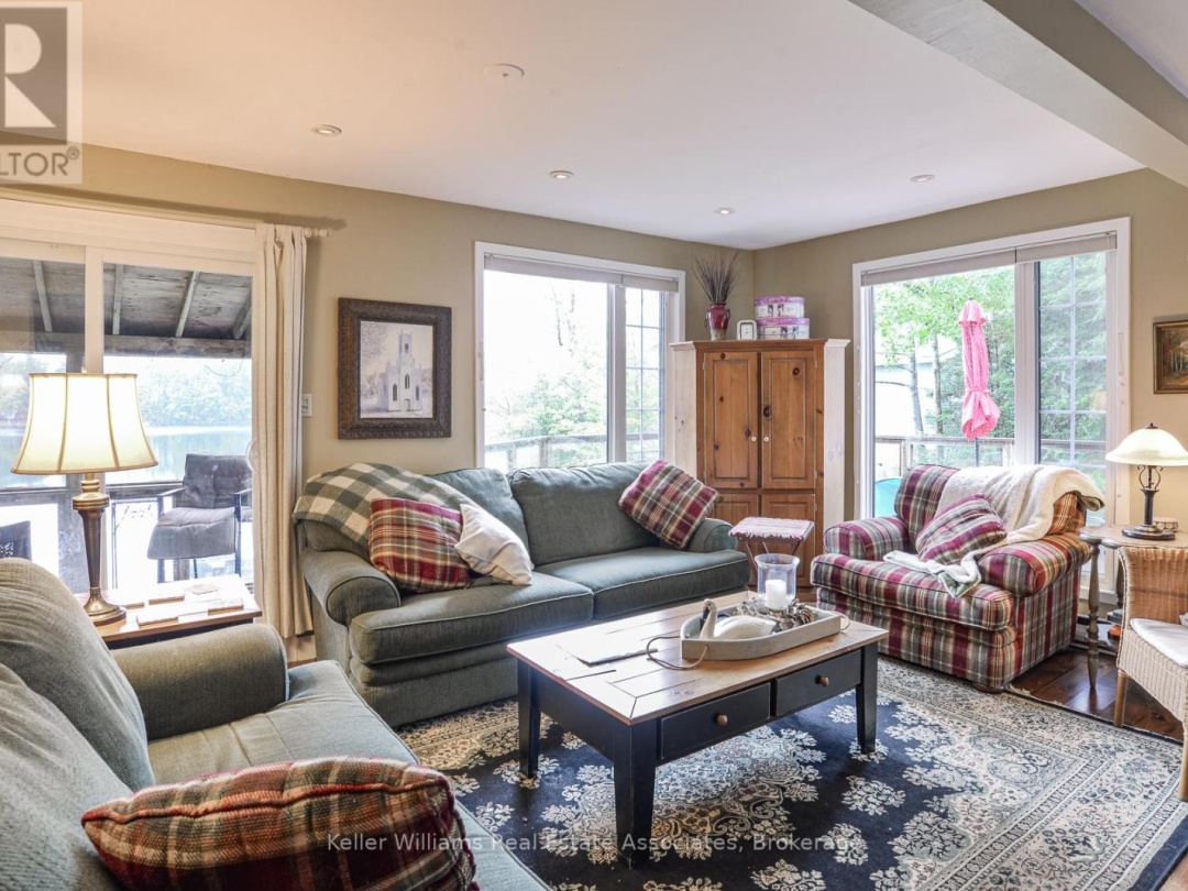 1029 LAKESHORE DRIVE, Lake Muskoka