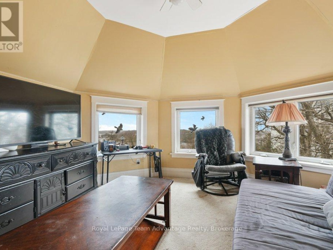 20 Belvedere Avenue, Parry Sound