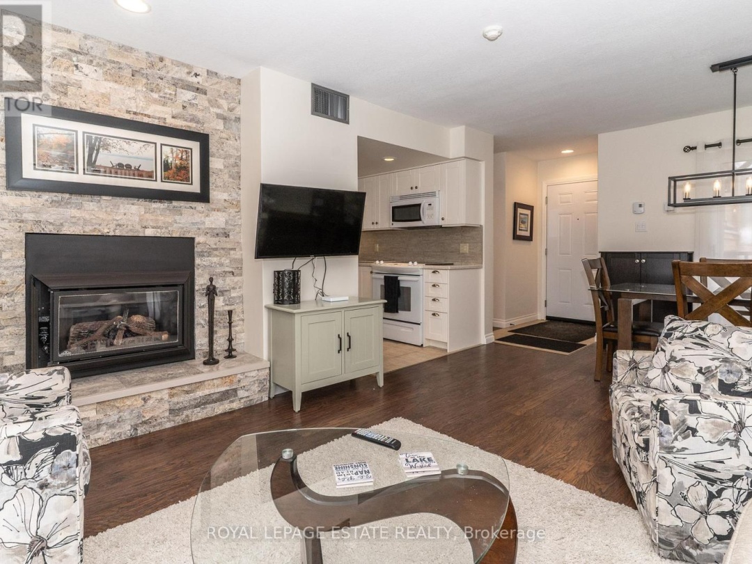 201 27 Deerhurst Drive, Peninsula Lake