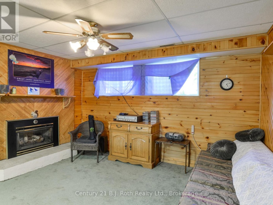 3 VINE STREET, 