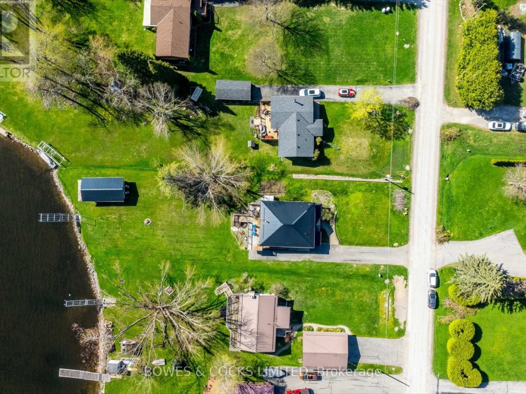 240 Lakeshore Drive, Pigeon Lake