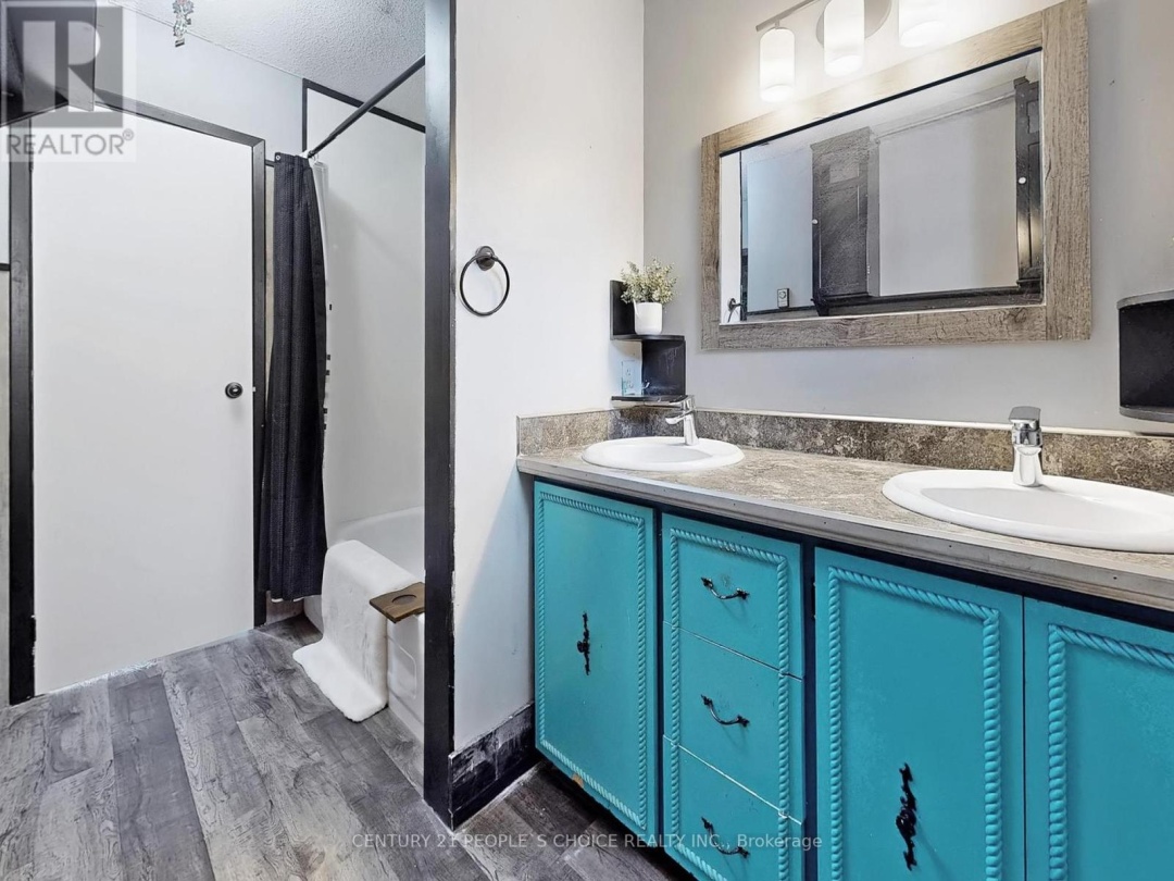 156 MAIN STREET W, 