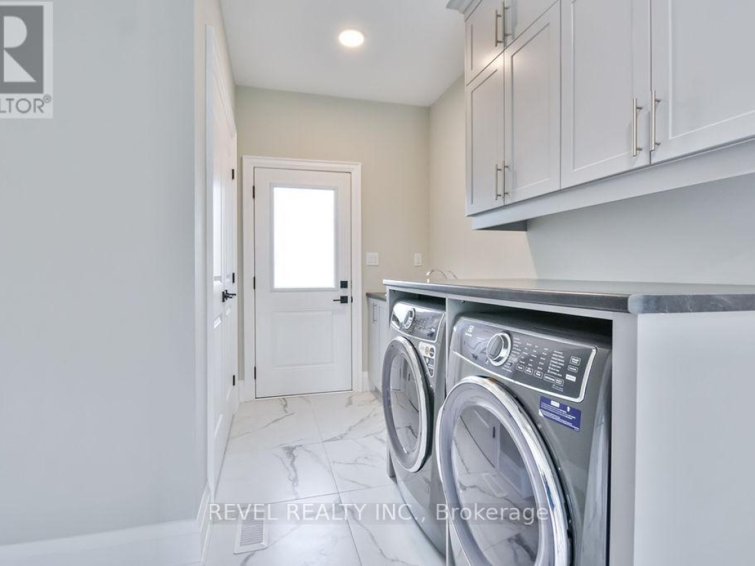 4 CLYDESDALE COURT, 