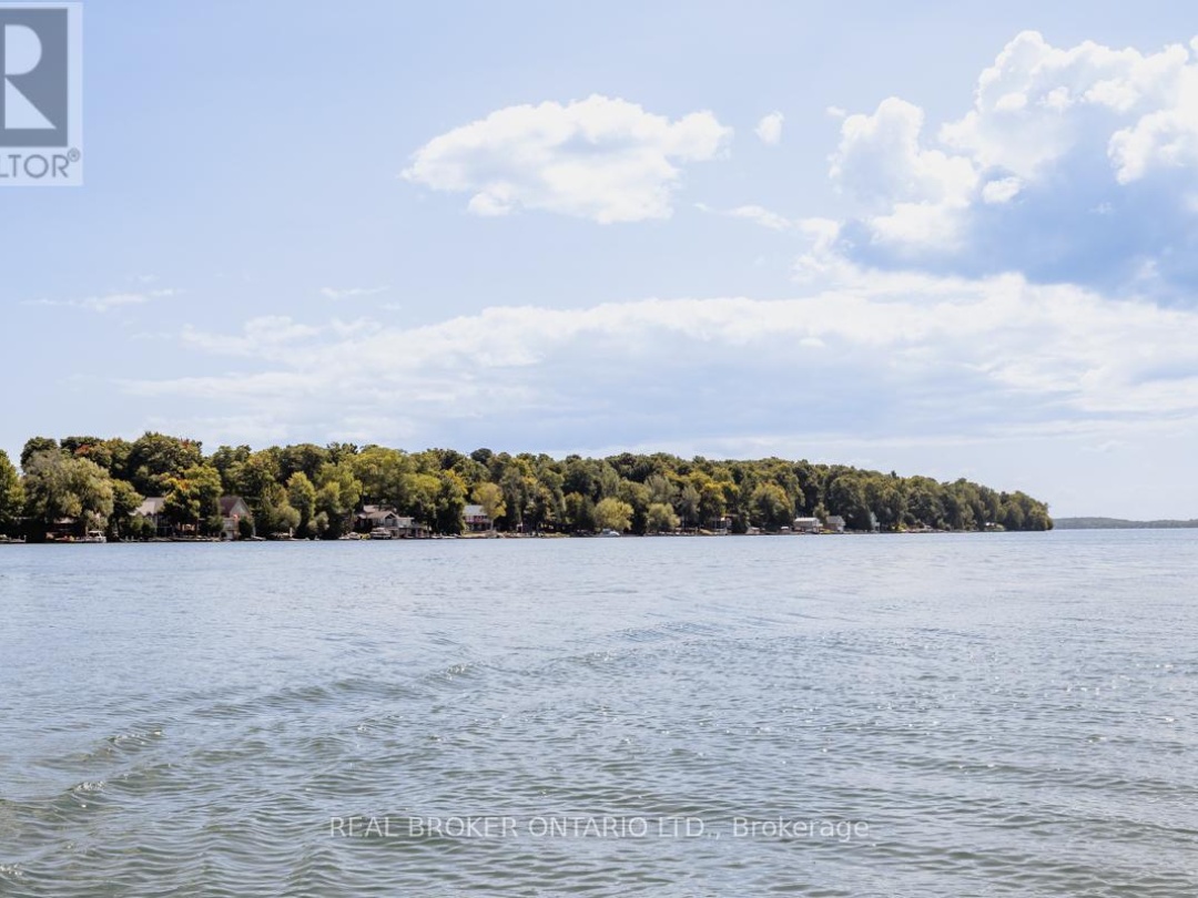 70 Ivy Lane, Lake Simcoe