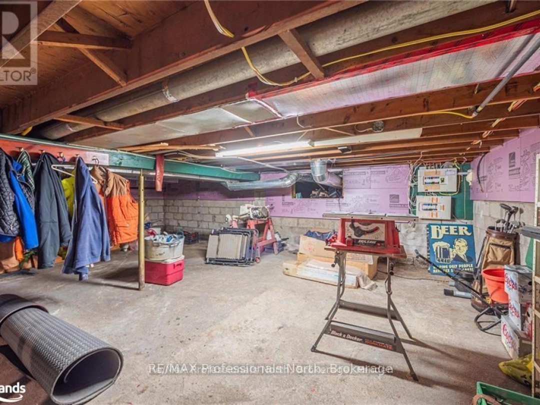 1026 DEWEY STREET, 