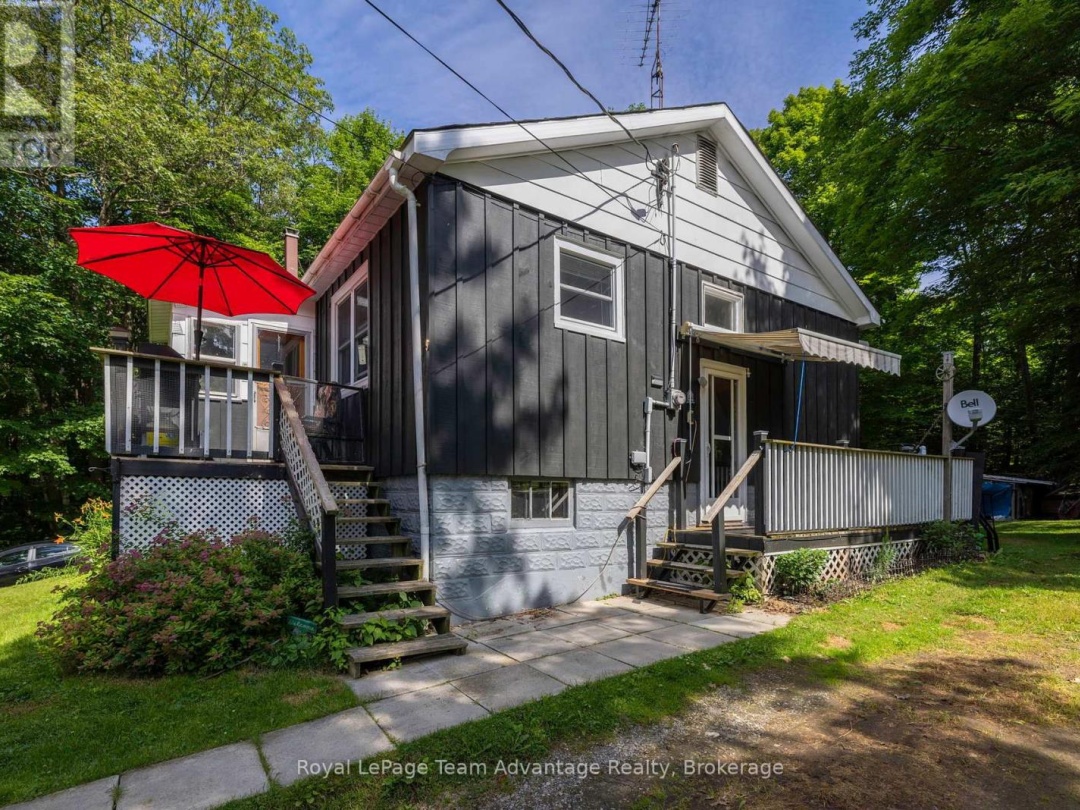 9 WOODS LANE, 