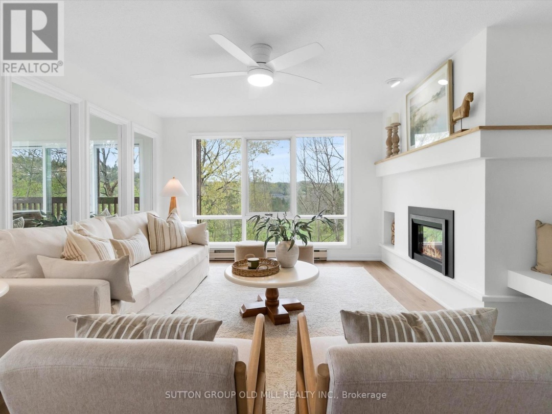 203 26 Deerhurst Drive, Peninsula Lake