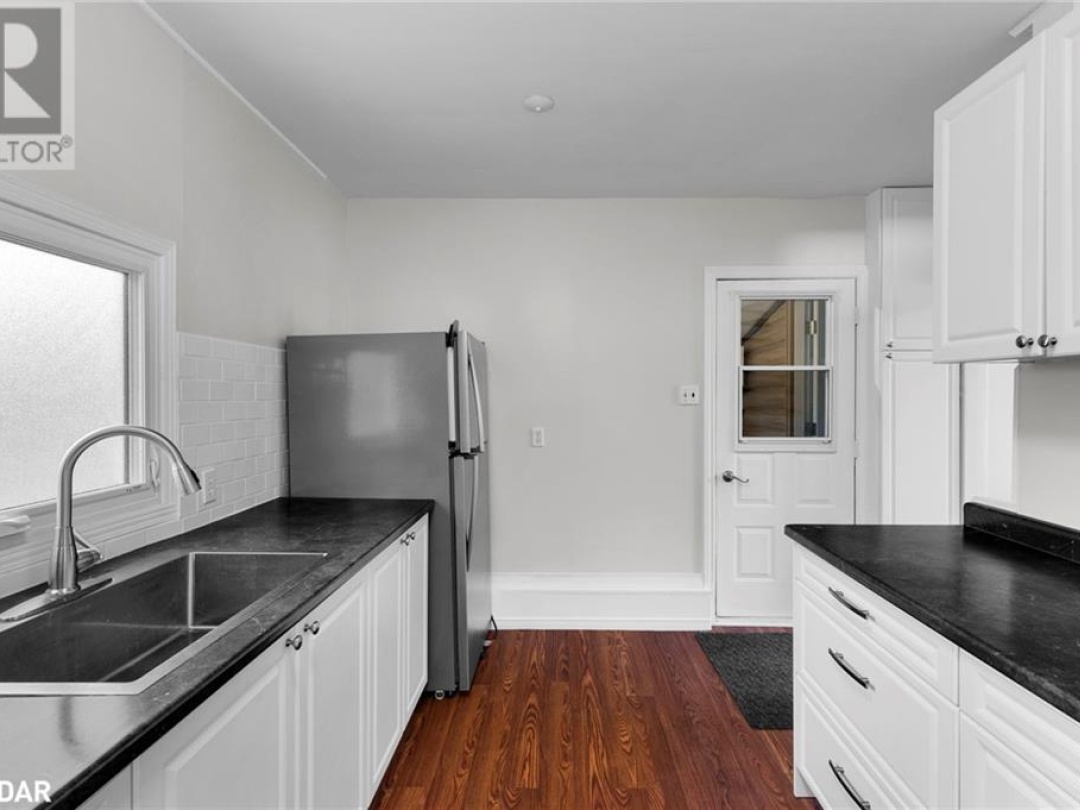 3 COURTLAND Street, 