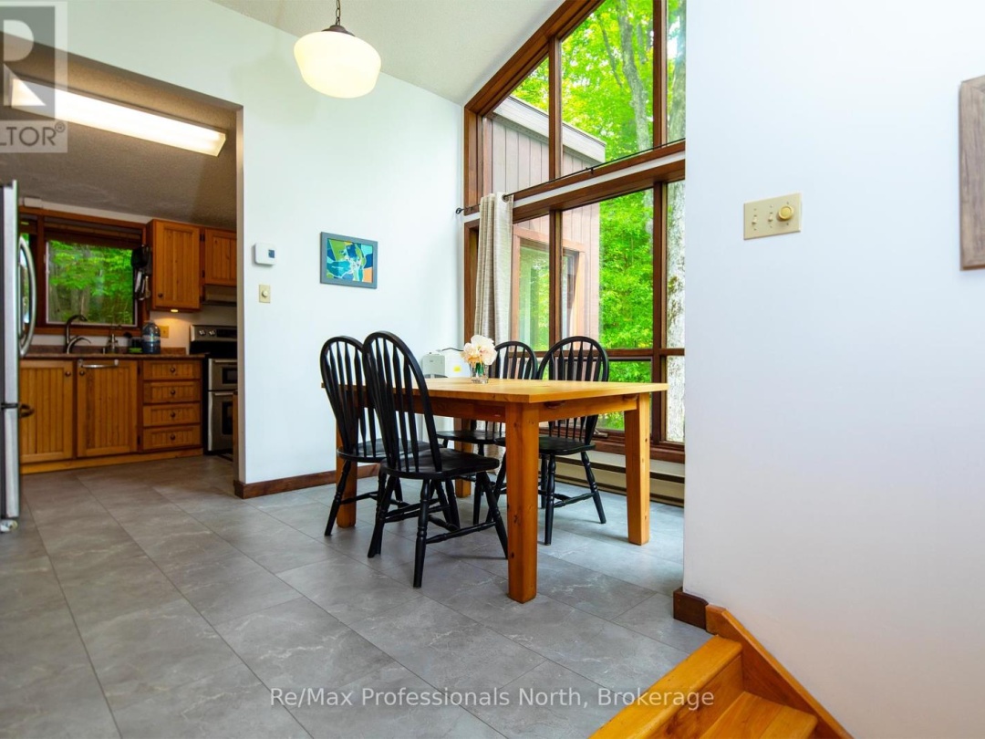 1008 SEVEN DWARFS CRESCENT, 