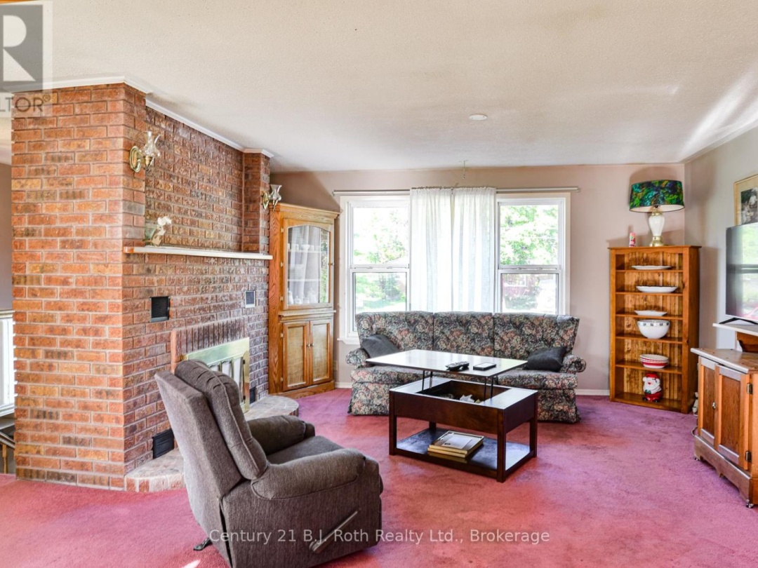3 VINE STREET, 