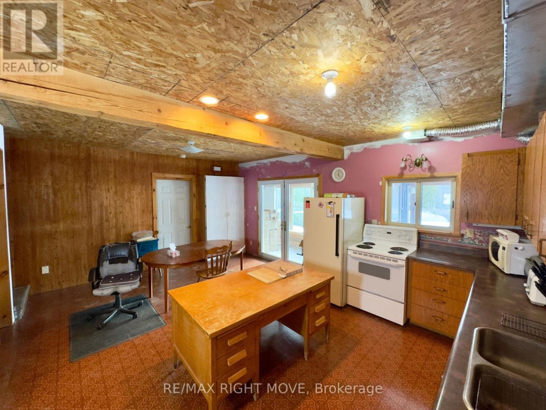 1894 HENRY'S LANDING, 