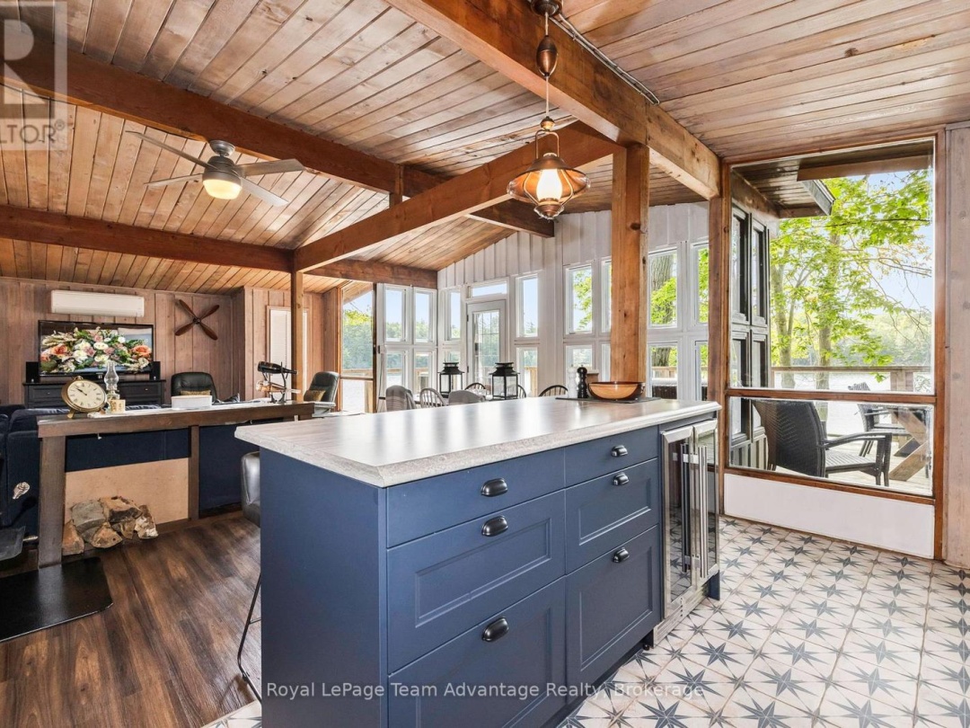 24 B717 ISABELLA ISLAND, 