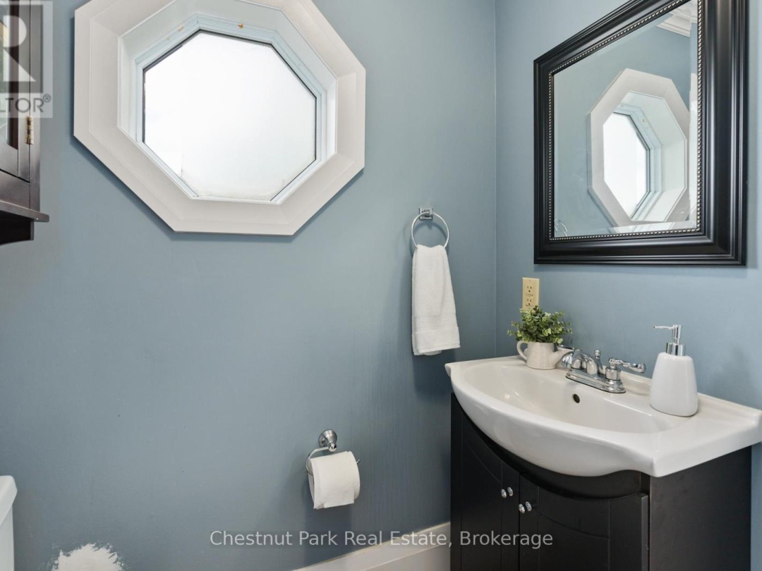 3 CORA STREET E, 