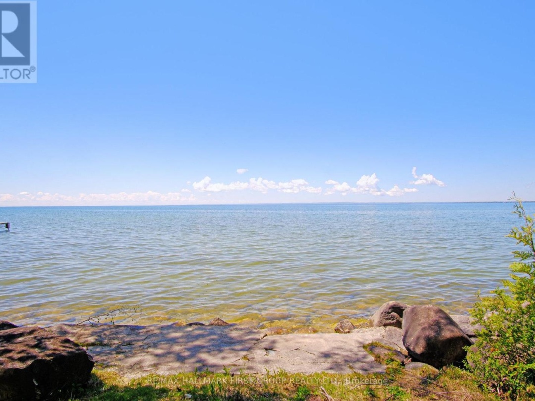 2196 Lakeshore Drive, Lake Simcoe