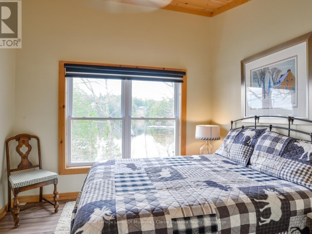 7 - 7 SILVER POINT ROAD, 