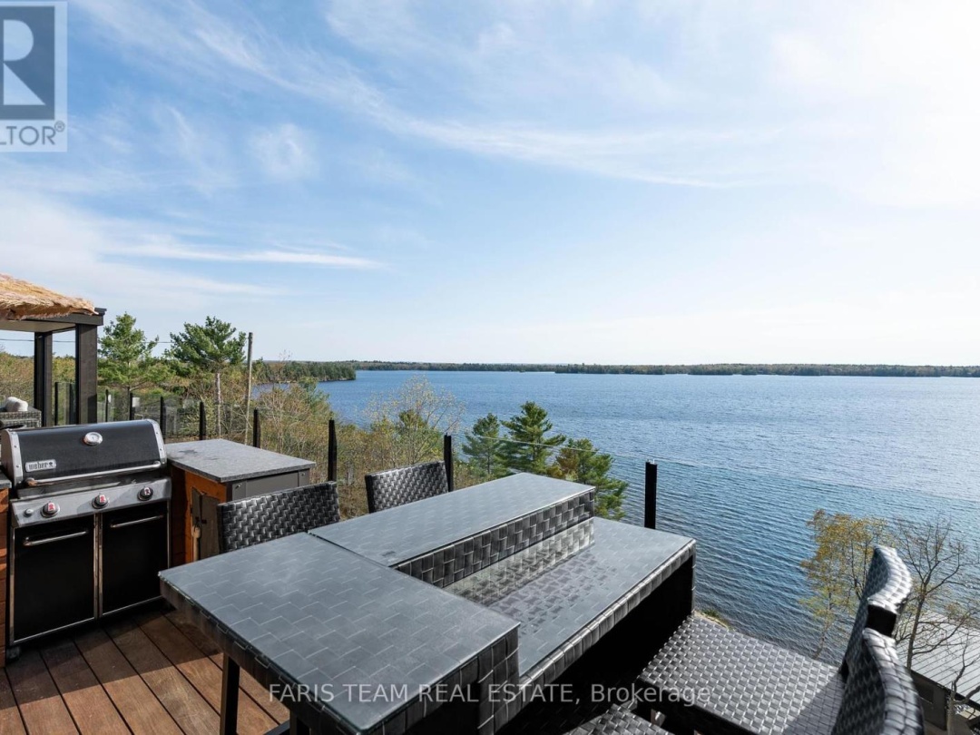 3886 East Shore Road, Gloucester Pool