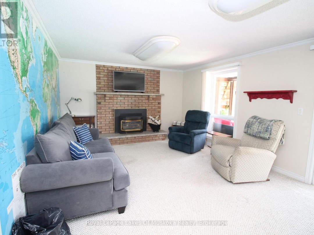 1815 Peninsula Point Road, Severn Lake