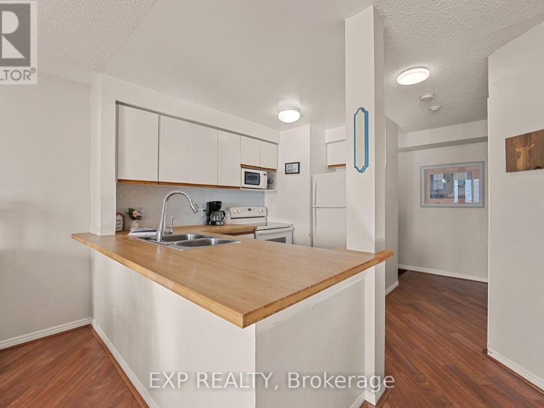6 12 Turner Drive, Peninsula Lake