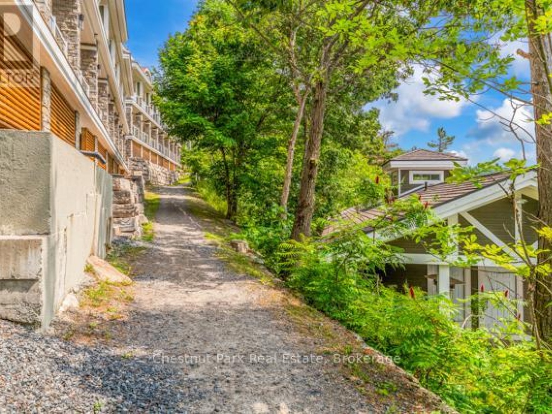 B206 - 1869 MUSKOKA ROAD 118 ROAD W, 