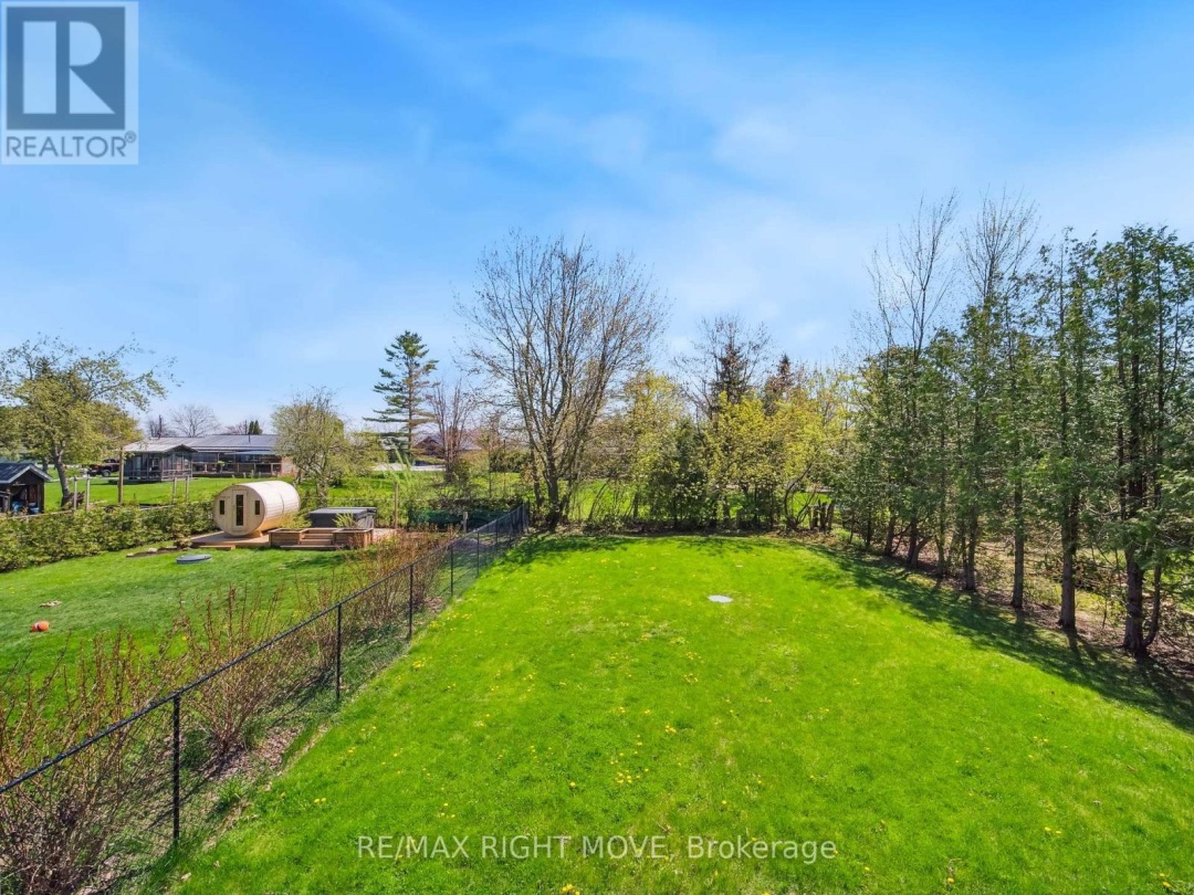 1 & 2 - 112B CREIGHTON STREET S, 