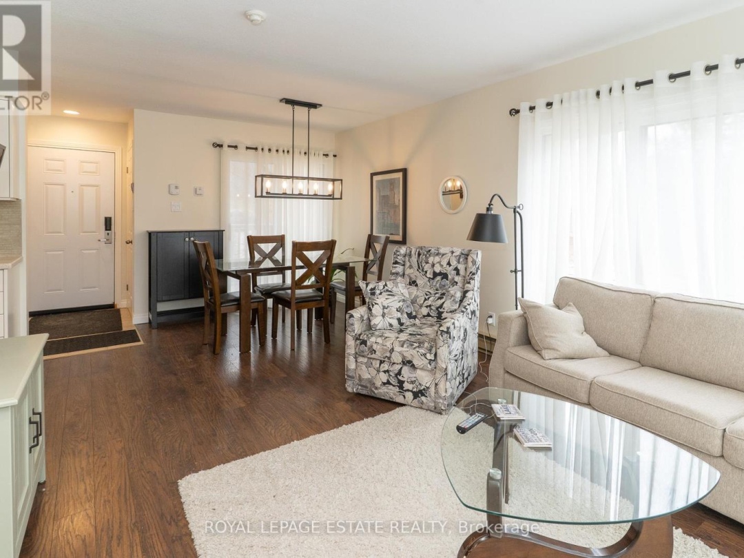201 27 Deerhurst Drive, Peninsula Lake