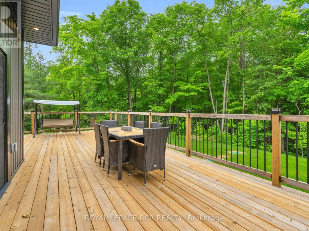 2360 HONEY HARBOUR ROAD, 