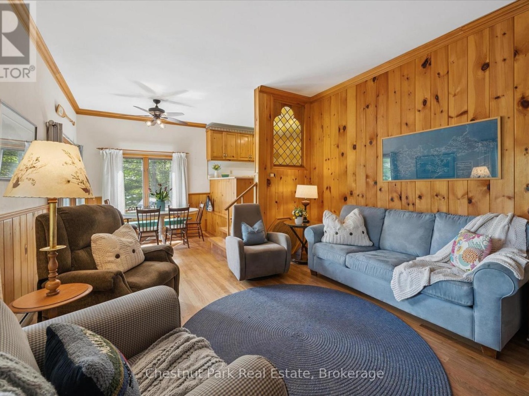 1082 MAPLEWOOD ROAD E, 
