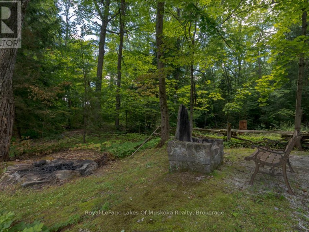 10 MUSKOKA PINES ROAD, 