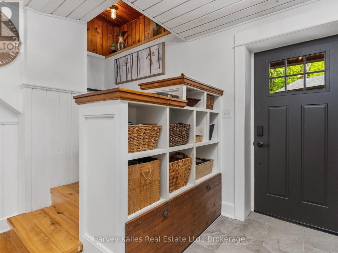 157 Chalet Crescent, Peninsula Lake