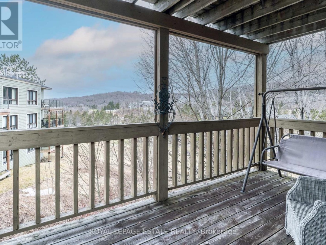 201 27 Deerhurst Drive, Peninsula Lake
