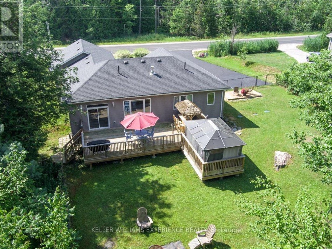 158 MOONSTONE ROAD E, 