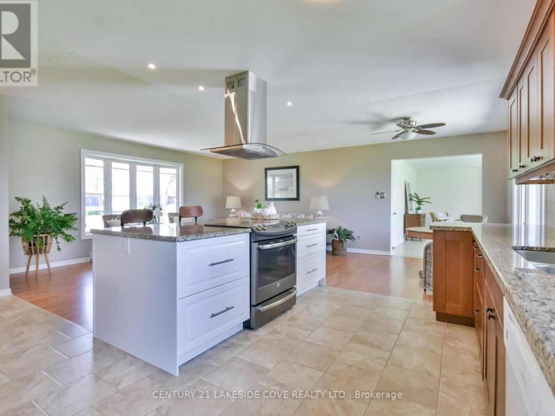 121 Bayshore Drive, Lake Simcoe