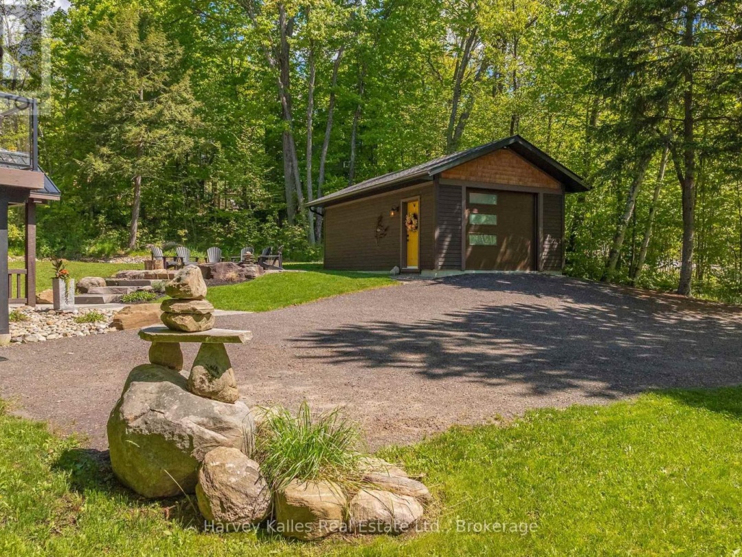 157 Chalet Crescent, Peninsula Lake