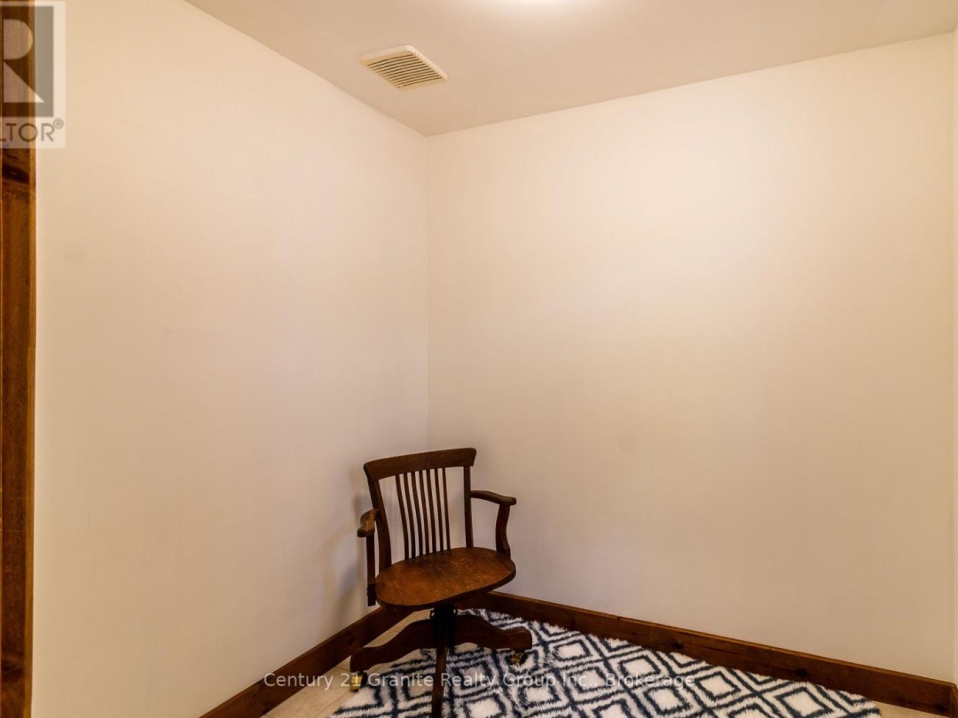 1054 THE NARROWS TRAIL, 