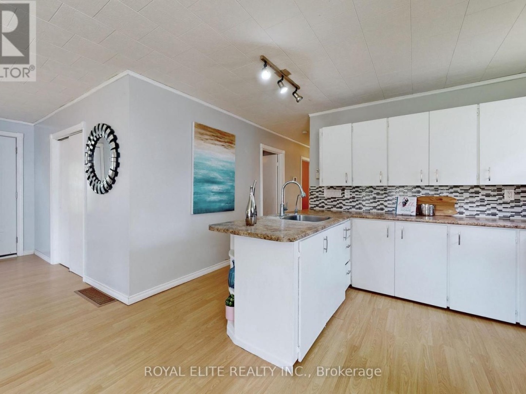 3965 HILLTOP ROAD, 