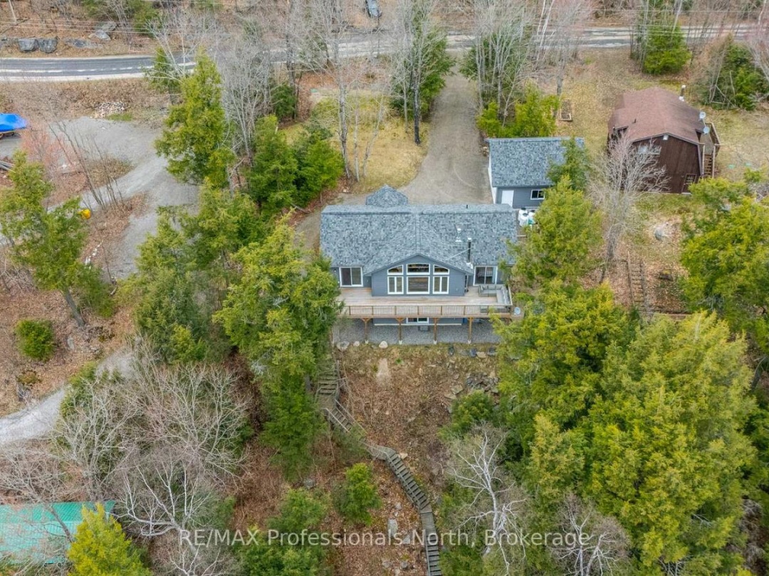 5997 Kennisis Lake Road, Kennisis Lake