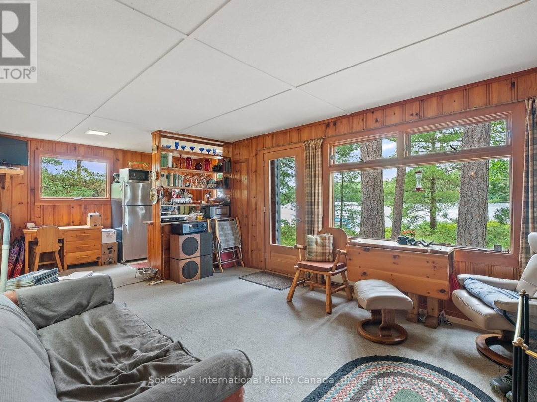 16Lk 1 Wolf Island, Kahshe Lake